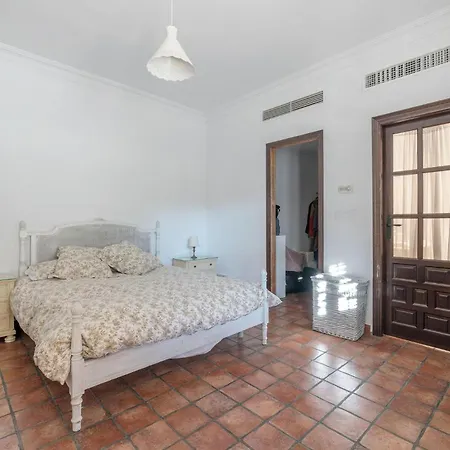 6 Bedroom Stunning In La Puebla De Infan Holiday home