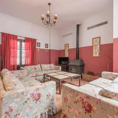 6 Bedroom Stunning In La Puebla De Infan Holiday home